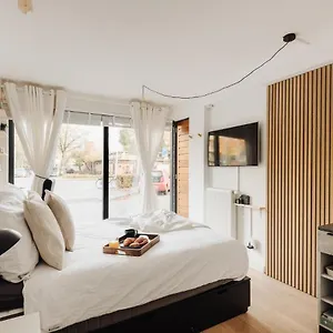 https://luxurious-private-studio-amsterdam-zuid.utrechthotels.net